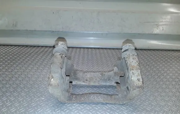 Opel Meriva B Brake caliper pad carrier rear 