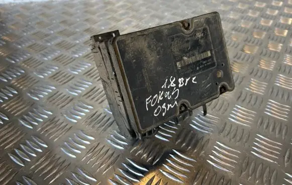 Ford Focus ABS Pump 2m512m110eb