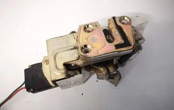 Mazda 323 F Front door lock 