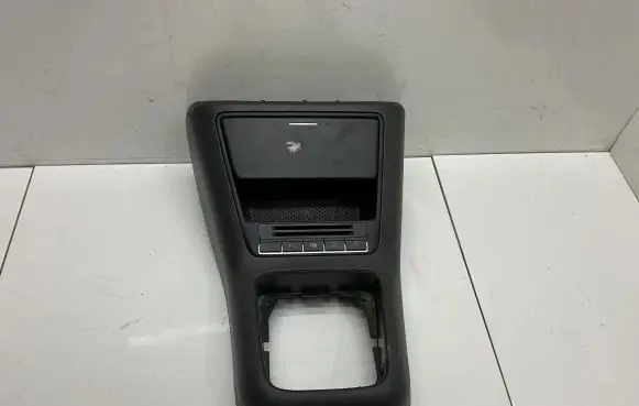 Volkswagen Golf Plus Center console 5M2863487