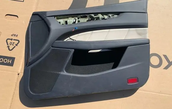 Mercedes-Benz CLS C218 X218 Front door card panel trim 