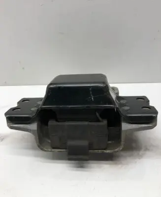 Volkswagen PASSAT B6 Engine mount bracket 3C0199555 0610160935