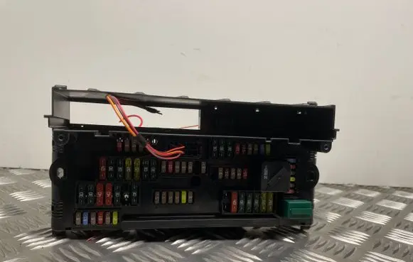 BMW 5 F10 F11 Fuse module 9252815