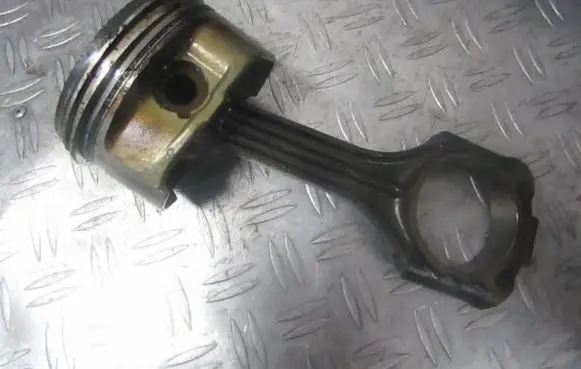 Mercedes-Benz ML W163 Piston with connecting rod