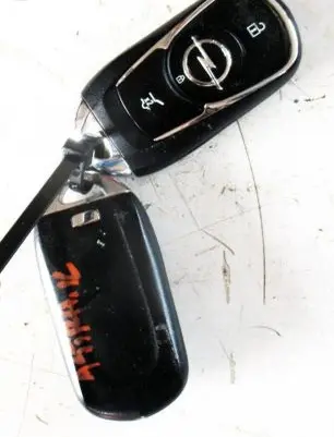 Opel Astra K Ignition key/card 