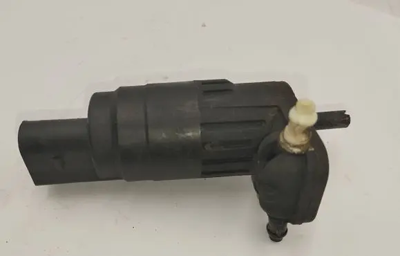 Skoda Octavia Mk2 (1Z) Windscreen/windshield washer pump 1K6955651 42087425 T237529