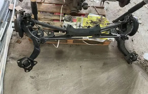 BMW X1 F48 F49 Stub axle 