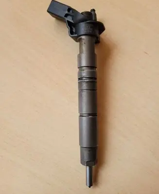Mercedes-Benz E W212 Fuel injector 0445116026 A6420701187