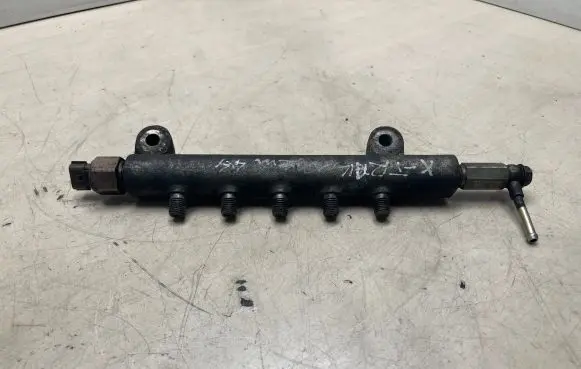 Nissan X-Trail T30 Fuel main line pipe
