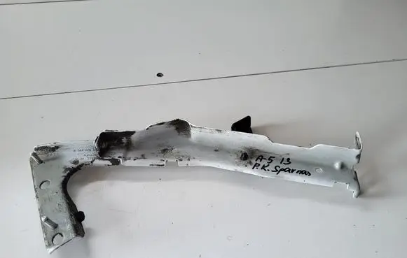 Audi S5 Facelift Fender mounting bracket 8T0821135C