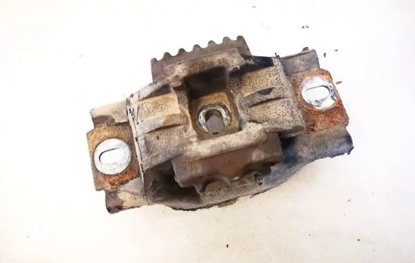 Mazda 2 Engine mount bracket 2s617m121bb 2s61-7m121-bb