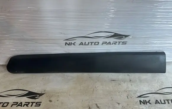 Volvo XC70 Front door trim (molding) 30678039