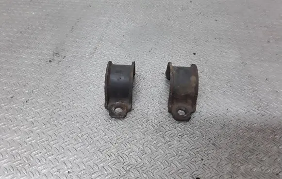 Toyota RAV 4 (XA20) Sway bar bush bracket, front 