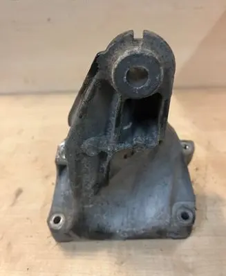 Mercedes-Benz V Class W447 Engine mounting bracket A6512235704
