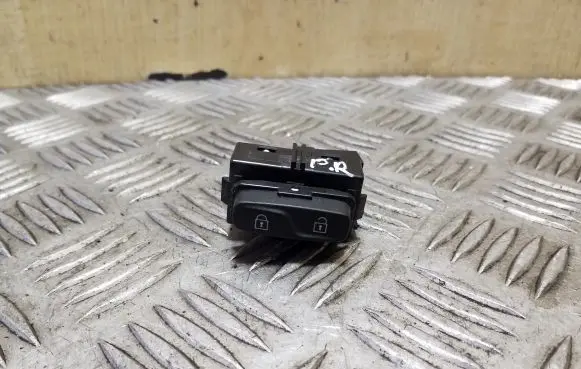 Volvo XC70 Central locking switch button 31343100