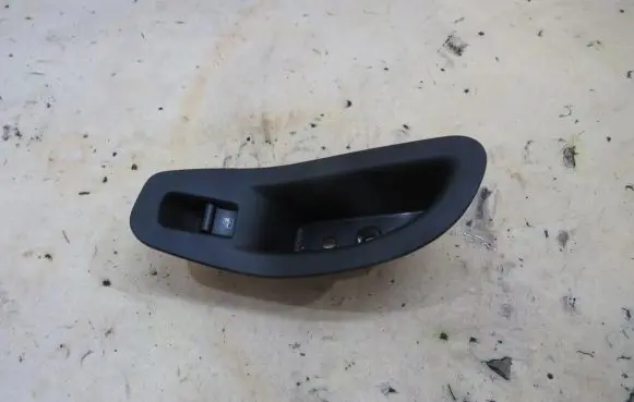 Fiat 500X Electric window control switch