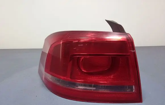 Volkswagen PASSAT CC Rear/tail lights 3AE945095F