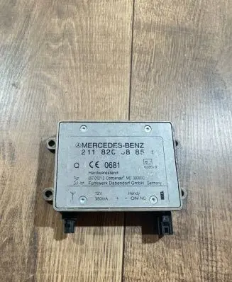 Mercedes-Benz GL X164 Antenna control unit 2118200885 09701212