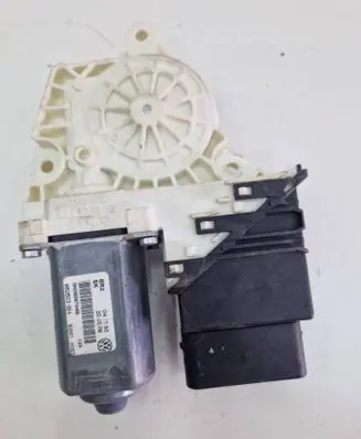 Volkswagen Tiguan Rear door window regulator motor 5N0959704B