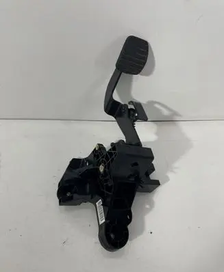 Renault Trafic III (X82) Clutch pedal 81007514A 465039413R