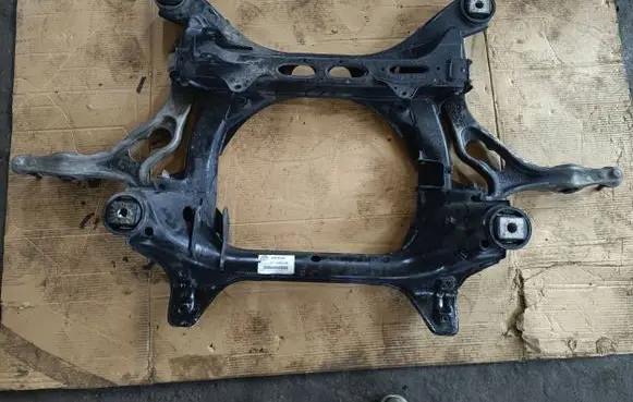 Volkswagen Touareg II Front subframe 7p0400025 49545692 7P0400025