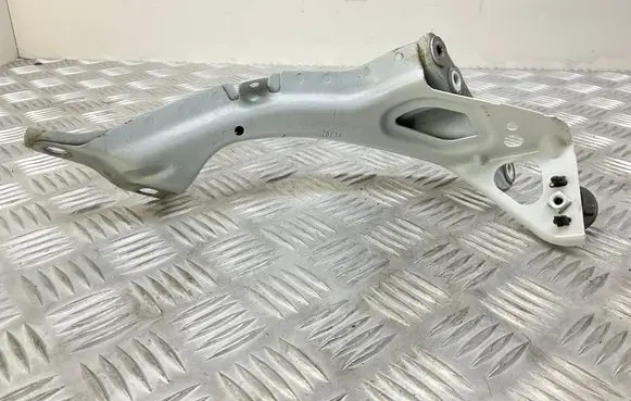 Fender mounting bracket