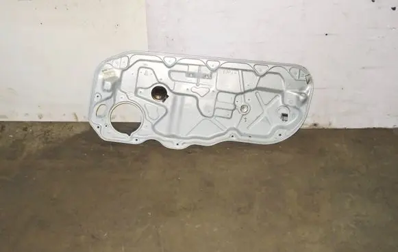Volvo C30 Front door manual window regulator 1582149