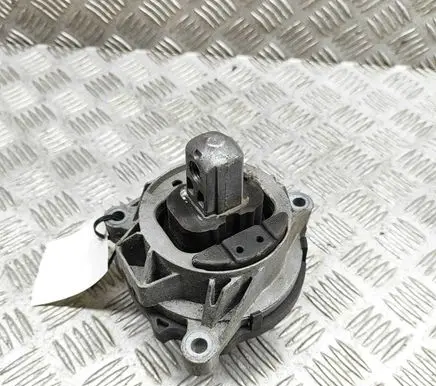 Engine mount bracket