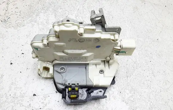 Audi A8 S8 D3 4E Front door lock 4f2837016b