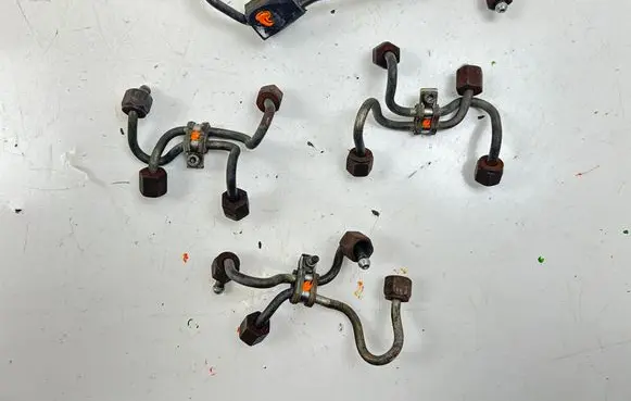 BMW X5 E53 Fuel injector supply line/pipe 