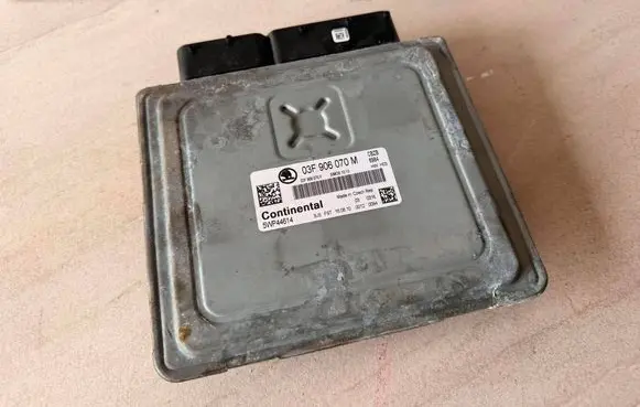 Skoda Yeti (5L) Engine control unit/module 03F906070M
