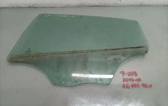 Peugeot 208 Rear side window 11111