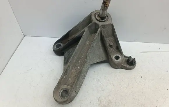 Nissan Note (E11) Gearbox mounting bracket 8200043084 820004308