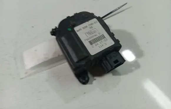 Renault Megane II Air flap motor/actuator 6NN00829800