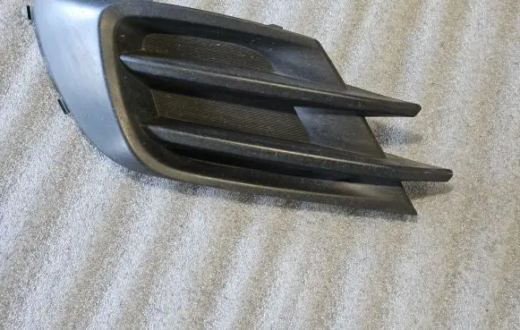 Subaru Legacy Front bumper lower grill 57731AL05A