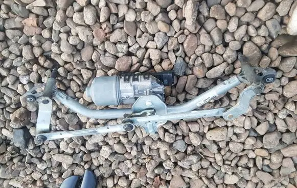 Peugeot 207 Front wiper linkage and motor 9650380780