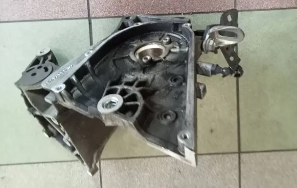 Opel Insignia A Fuel pump bracket 55574721