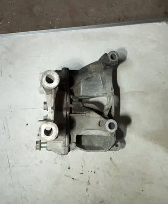 Volkswagen Transporter - Caravelle T5 Engine mounting bracket 070199343B