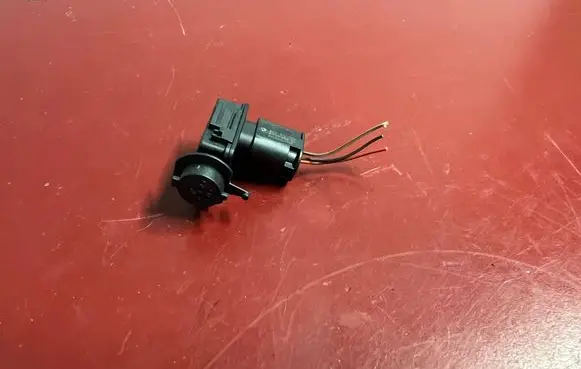 BMW X3 G01 AUC sensor 6833647 64116833647