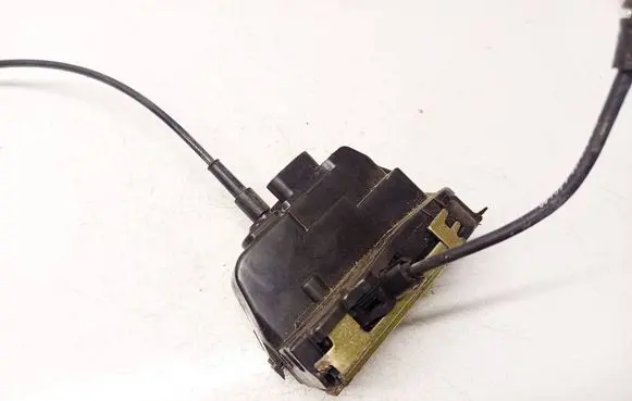 Nissan Primera Rear door lock 