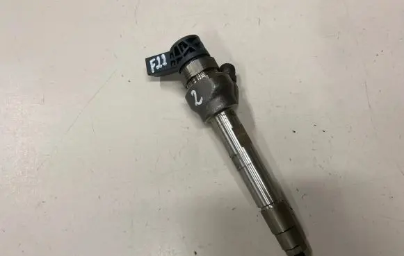 BMW 2 F22 F23 Fuel injector 0445110