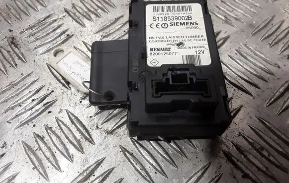 Renault Scenic II - Grand scenic II Ignition key card reader 8200125077