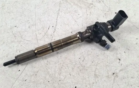 Volkswagen Caddy Fuel injector 03L130277B