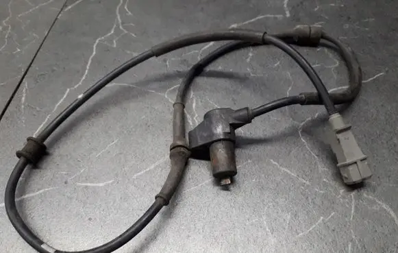 Citroen Xsara Picasso ABS brake wheel speed sensor 0265006389