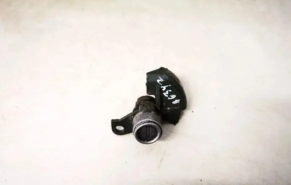 Hyundai Terracan Front door lock (next to the handle) 