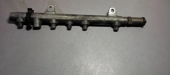 Opel Vivaro Fuel main line pipe 0445214024 0700114017