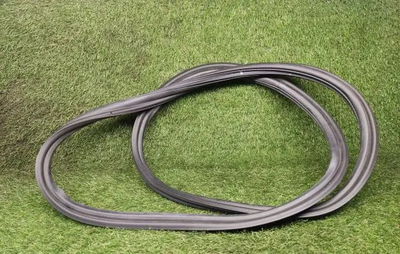Trunk rubber seal (body)