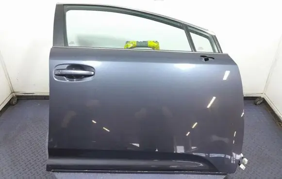 Toyota Avensis T270 Front door