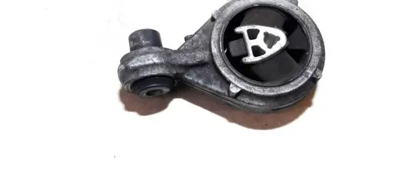 Nissan Qashqai+2 Engine mount bracket