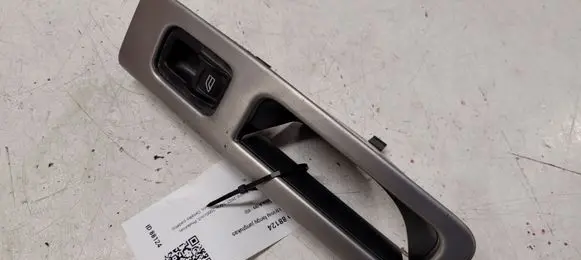 Opel Zafira A Electric window control switch 8663819